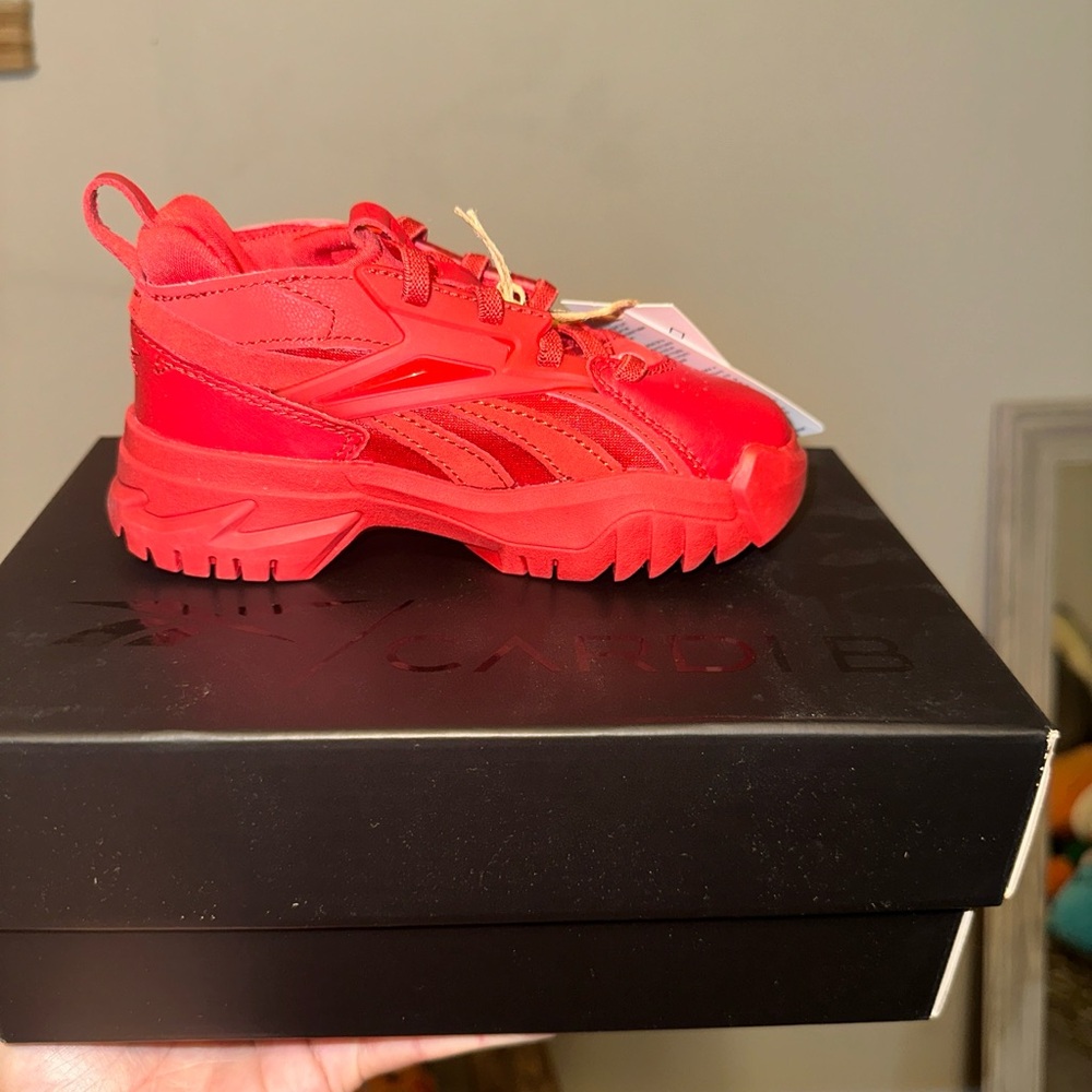 Reebok Club C Cardi V2 Kid's Size 8 Style: GX9735   - Red